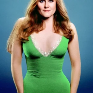 Read more about the article Edible Or Poisonous ? Alicia Silverstone Near – Miss Shows Toxic Lookalikes Can Trick You